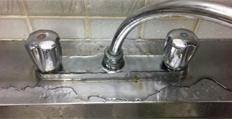 水漏れ修理　尼崎市