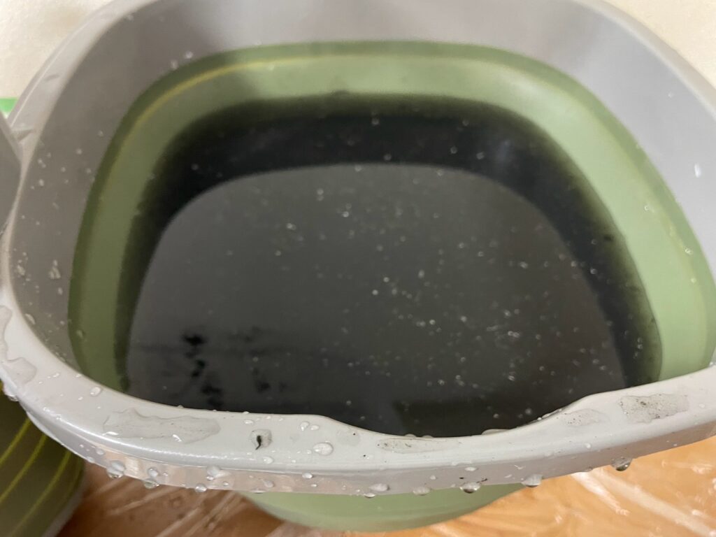 尼崎市 エアコンクリーニングで洗浄後に出た汚水