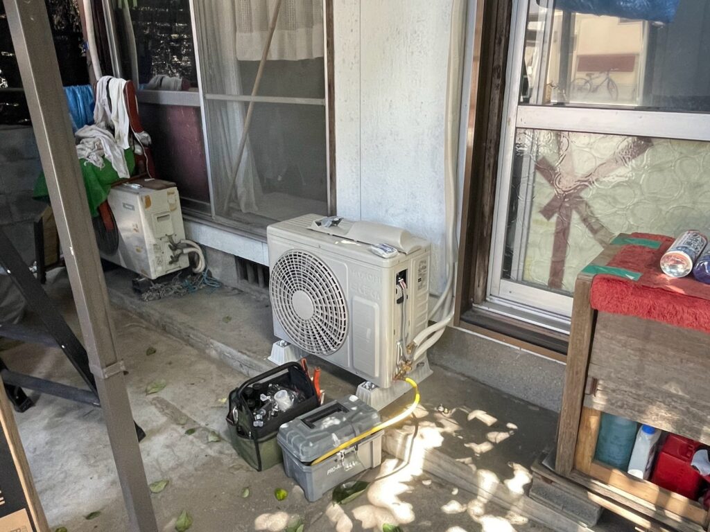 尼崎市 エアコン設置工事 室外機設置